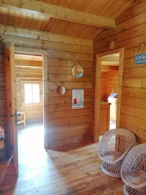 Chalet En Pleine Nature Au Bord D'Un Etang Lanvallay Buitenkant foto