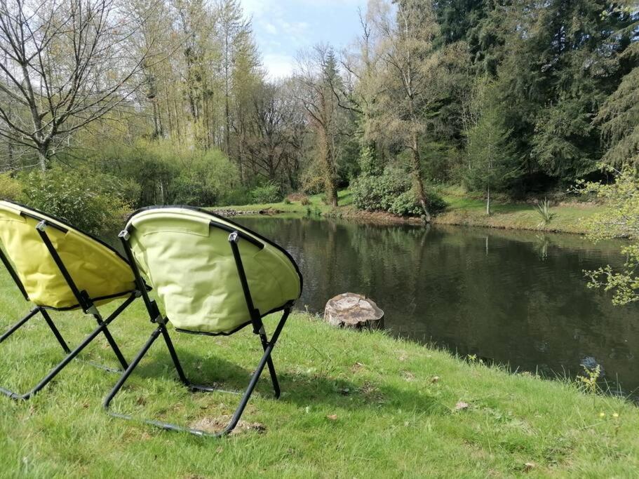 Chalet En Pleine Nature Au Bord D'Un Etang Lanvallay Buitenkant foto