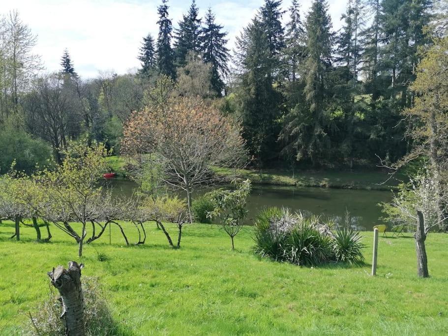 Chalet En Pleine Nature Au Bord D'Un Etang Lanvallay Buitenkant foto