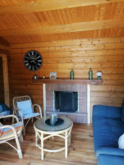 Chalet En Pleine Nature Au Bord D'Un Etang Lanvallay Buitenkant foto